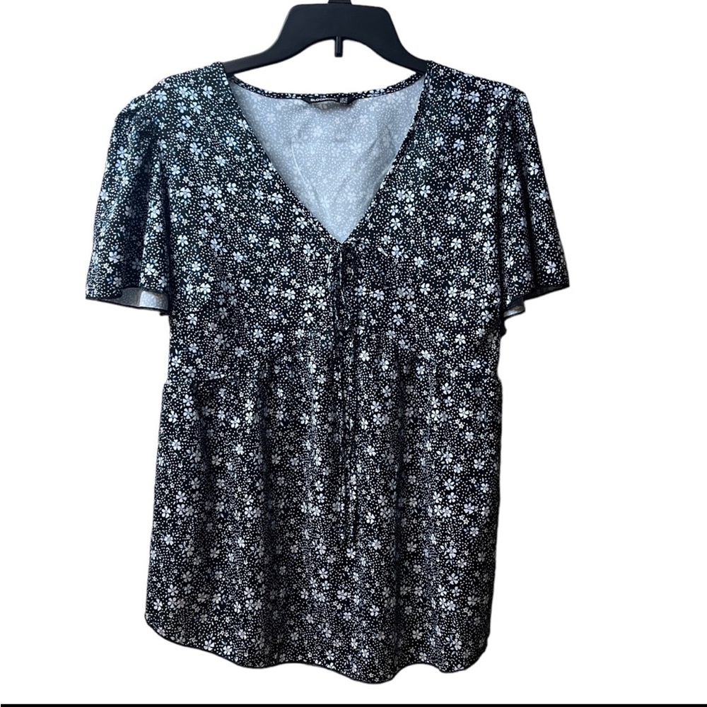 BloomChic Black and White size 12 blouse